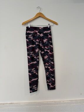 Fabletics Pink camouflage Kessler high waisted 7/8 Leggings